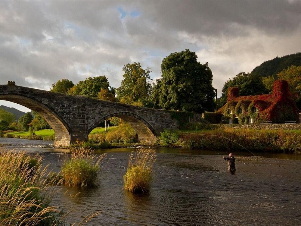 The Eagles Hotel Llanrwst Bagian luar foto